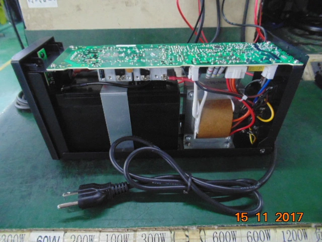 Simuled Sine Wave LED Display Household Output off Line UPS for Computer TV Fan